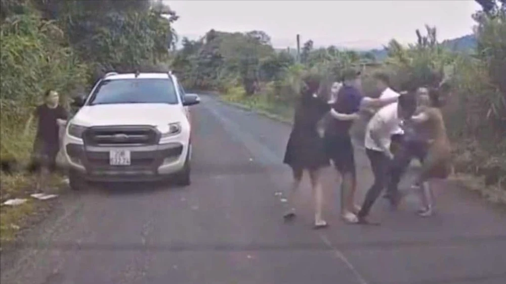 Ẩu đả trên quốc lộ 28