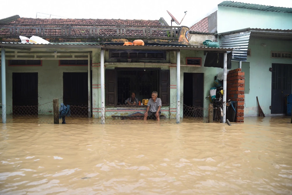 ắk Lắk: Lũ về trong đêm, nhiều hộ dân thức trắng đêm