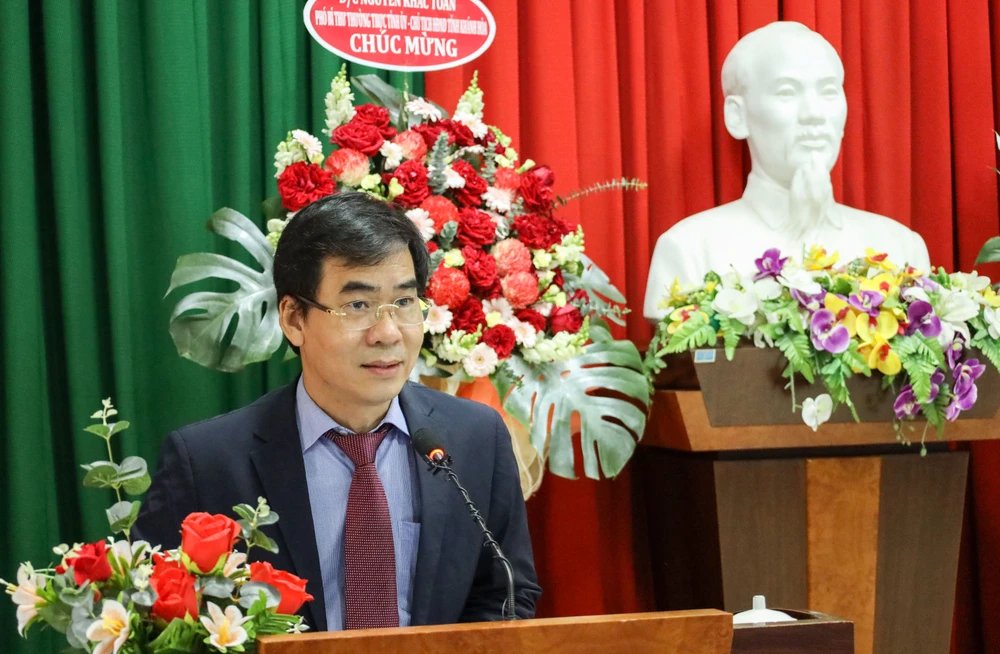 TS. Lê Trường Sơn. Hiệu trưởng Trường ĐH Luật phát biểu khai giảng khóa học.JPG