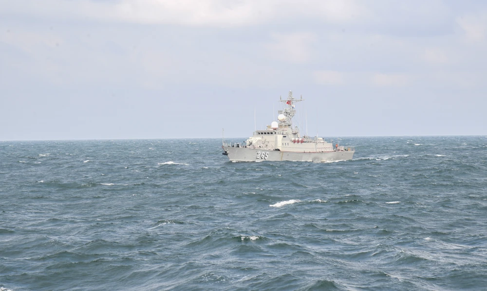 Tàu 265 Hải quân Nhân dân Việt Nam trên tuyến tuần tra chung với Hải quân Hoàng gia Thái Lan.JPG