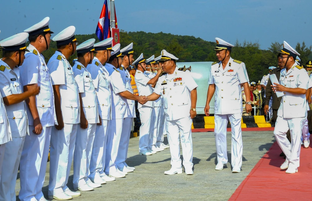1. Lễ đón đoàn công tác Căn cứ biển Ream tại quân cảng Vùng 5 Hải quân.jpg