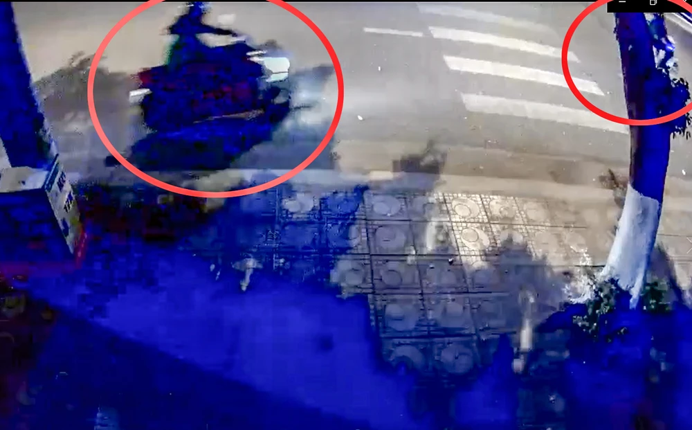 Nhóm người nước ngoài cướp cửa hàng điện thoại ở Nha Trang