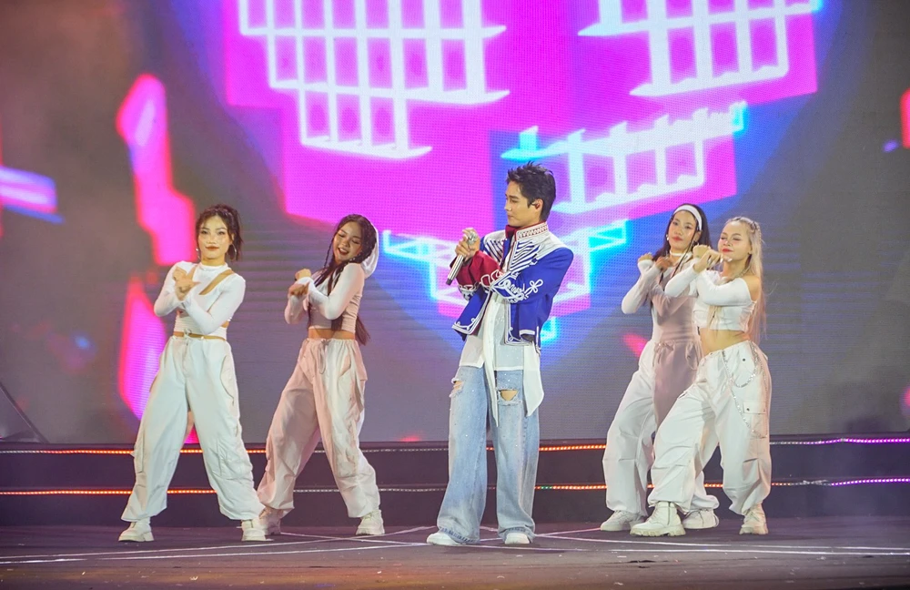 du lịch biển Nha Trang.jpg