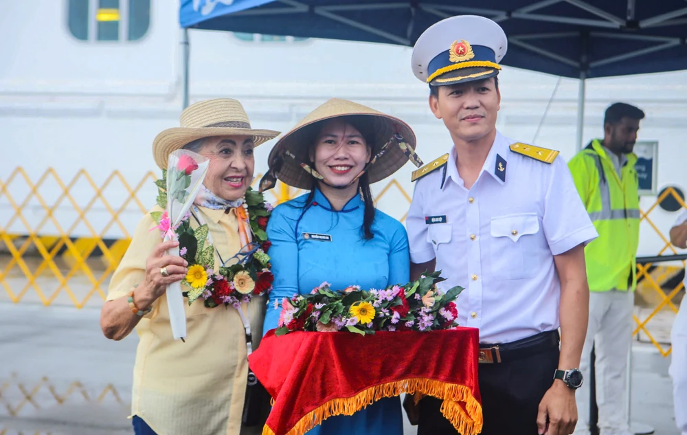 Tàu biển quốc tế.jpg