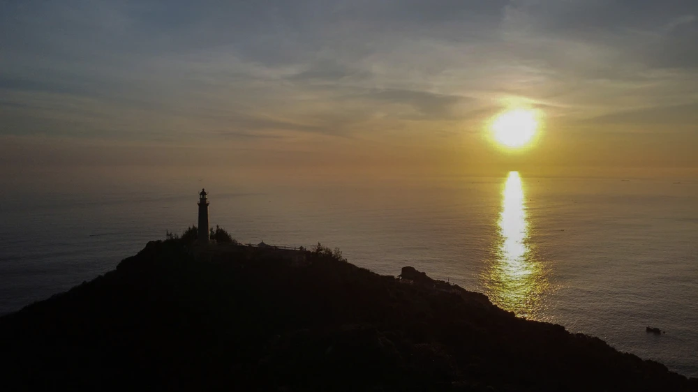 hải đăng Mũi Điện.jpg