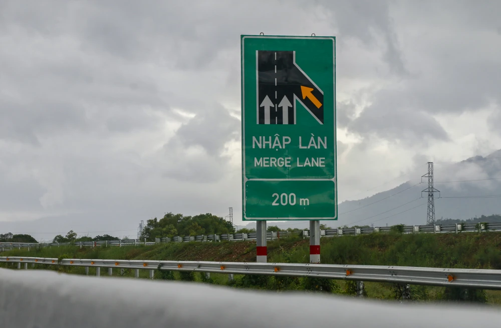 Cao tốc từ Nha Trang đi TP.HCM đã đưa vào khai thác. Đến tháng 4-2025, dự án cao tốc Vân Phong - Nha Trang hoàn thành, sẽ giúp các phương tiện chạy liền một mạch từ TP.HCM ra đến phía bắc hầm Đèo Cả, tỉnh Phú Yên.