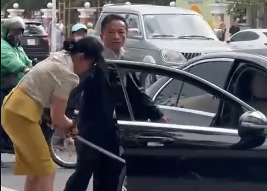 dọa chém nữ công nhân môi trường.jpg