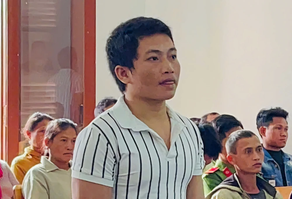 Vợ chồng em gái.jpg