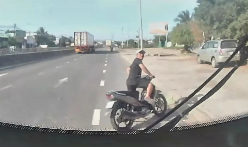 Xác định nhóm người hành hung tài xế xe buýt ở Khánh Hòa