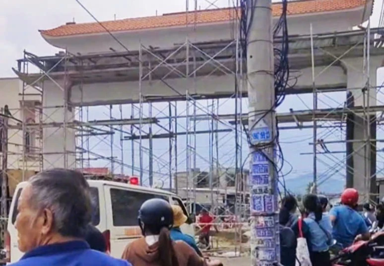 sập giàn giáo.jpg