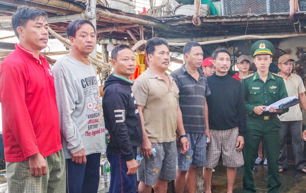 rơi xuống biển.jpg