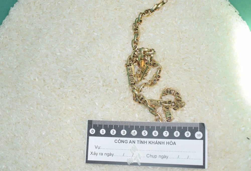 cướp dây chuyền vàng.jpg