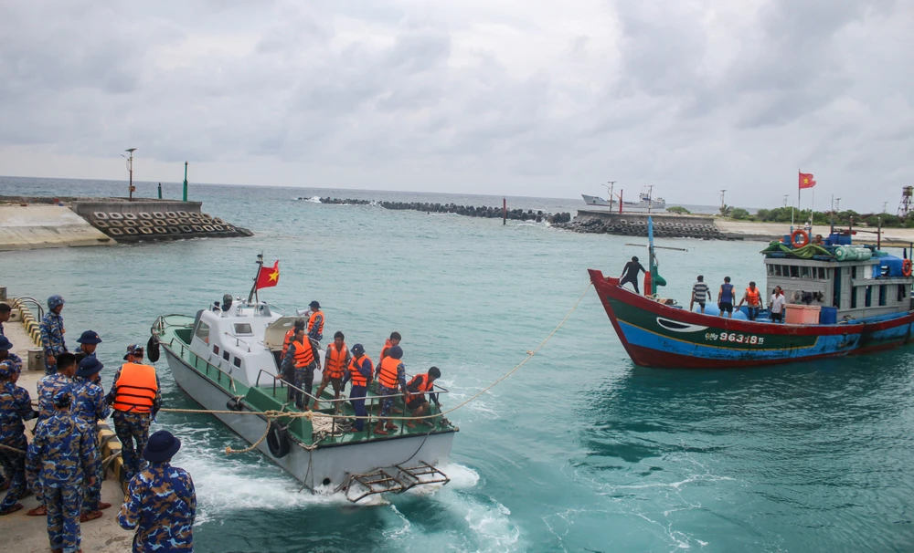 tàu cá Quảng Ngãi.jpg