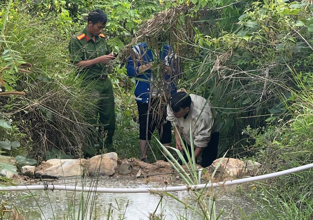 Thi thể bé gái.jpg