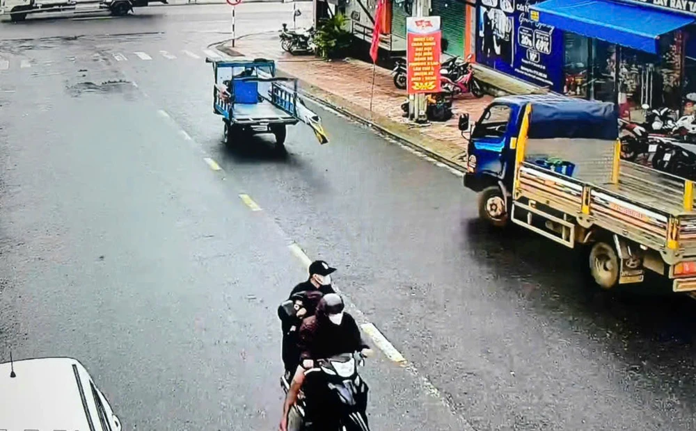 Lao vào đánh nhau.jpg