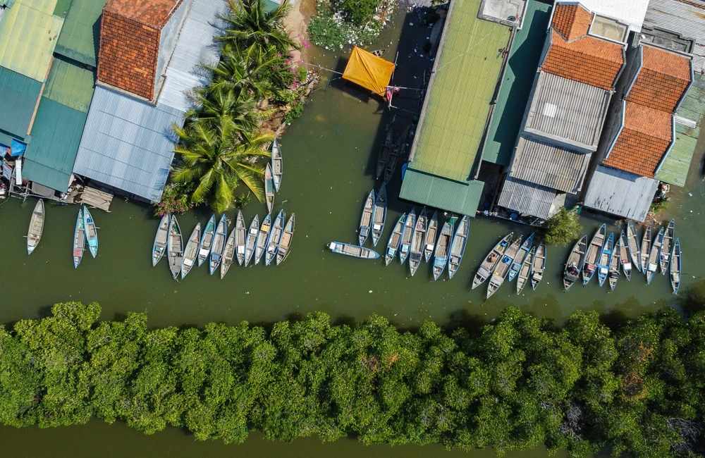 Làng Hà Liên chỉ rộng khoảng 2 ha, là nơi sinh sống của 330 hộ gia đình với 1.200 người.