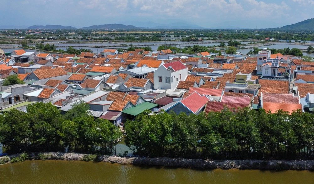 Kiến trúc xây dựng nhà cấp bốn mái chữ V đặc trưng ở làng Hà Liên.