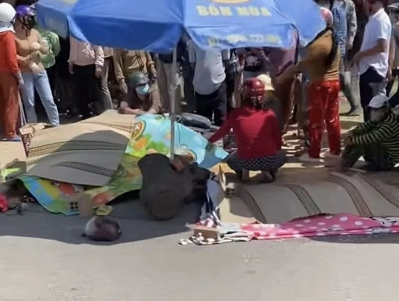 va chạm với xe tải.jpg