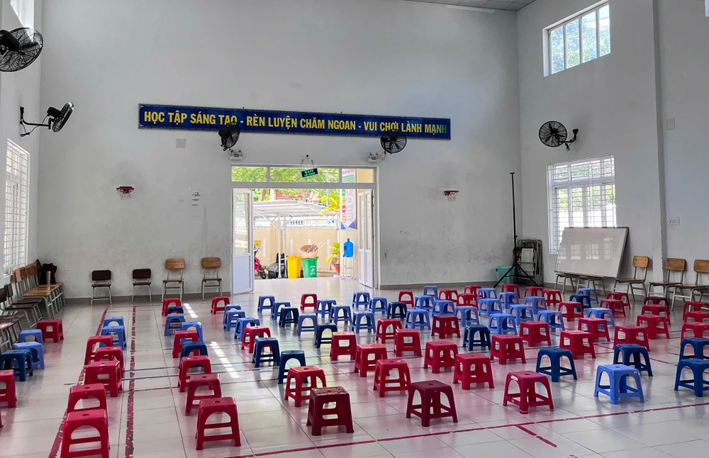 Nhiều địa phương sẽ làm việc xuyên trưa, xuyên đêm để chi trả quà cho nhân dân kịp ăn lễ. Ảnh: AB