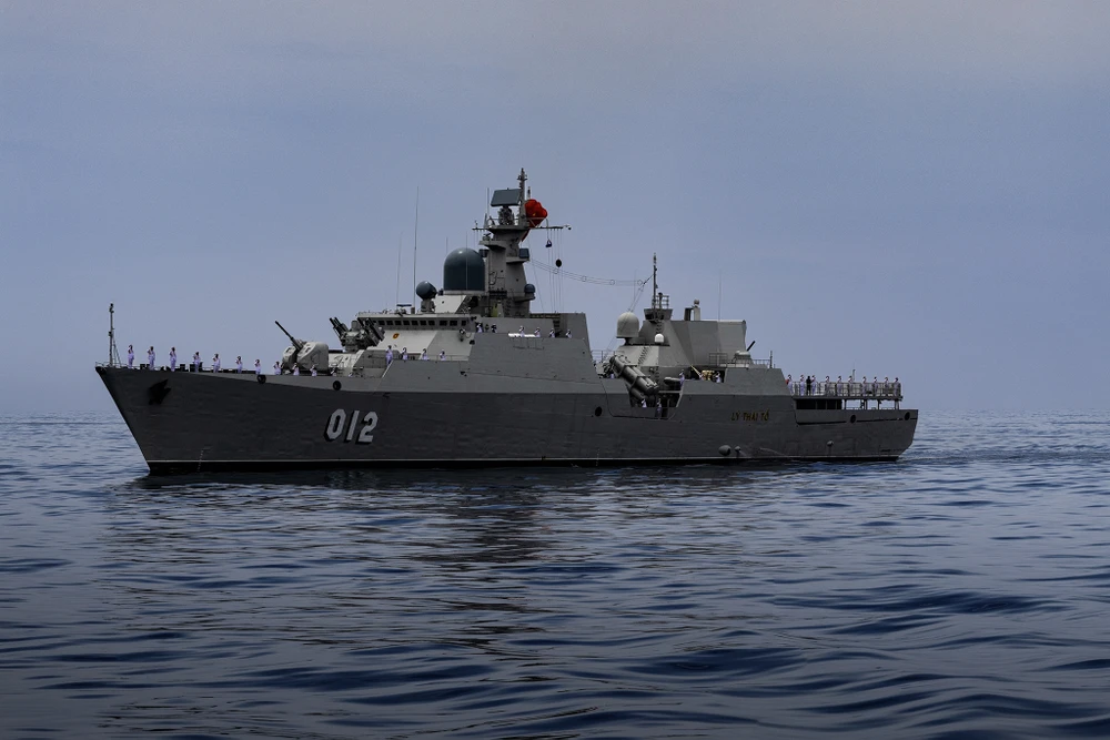 Tàu hộ vệ tên lửa-LyThaiTo.jpg