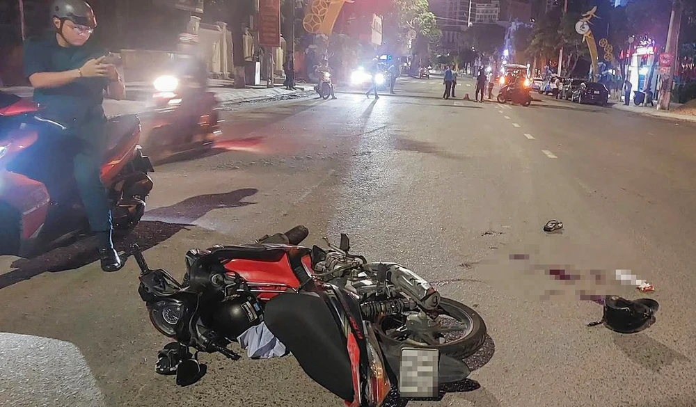 người đi đường té bị thương.jpg