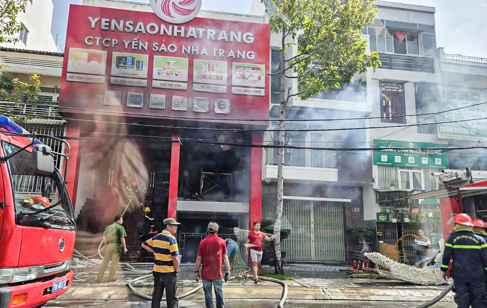 showroom Yến Sào.jpg