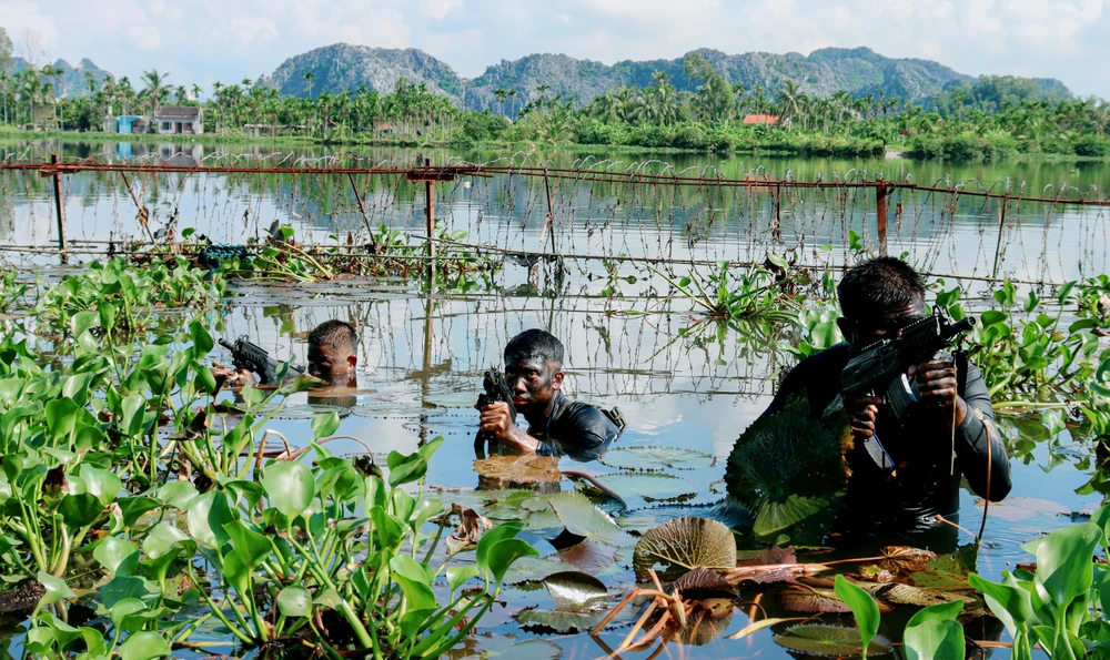 Đột kích bất ngờ.jpg