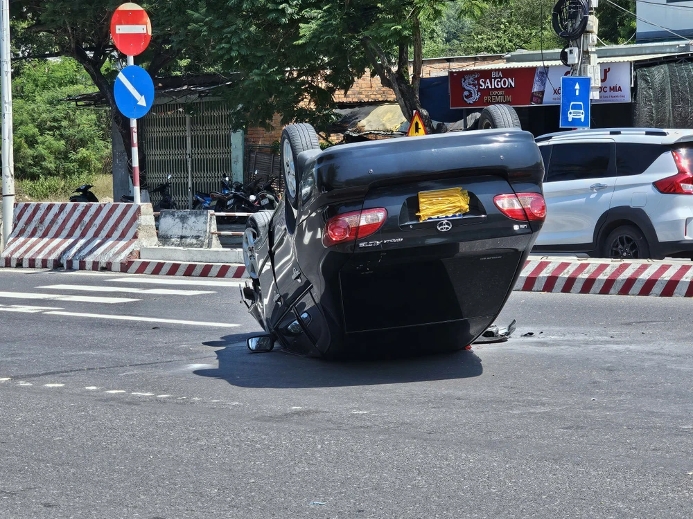 Ô tô bốn chỗ.jpg