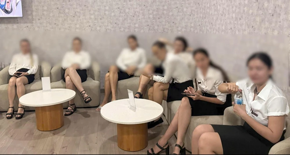 người nước ngoài.jpeg