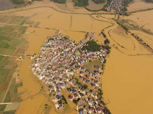 Lũ lụt xảy ra liên tiếp ở Trung Quốc