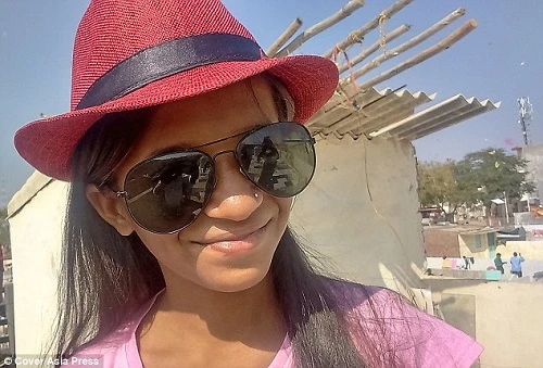 Kiến được lấy ra từ tai cô bé 12 tuổi. 