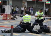 Hong Kong: 1 người biểu tình bị bắn vào ngực sáng nay