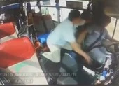 Cụ ông hành hung tài xế vì không được xuống xe