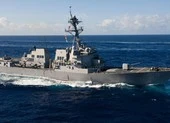Tàu chiến Mỹ áp sát Vành Khăn, Chữ Thập, thách thức Trung Quốc