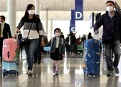 COVID-19: Hong Kong báo động đỏ, cách ly bắt buộc nhiều nước