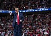 Bất chấp COVID-19, ông Trump tái khởi động tranh cử