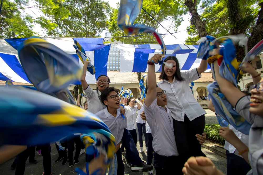 chia_tay_cuoi_cap_thpt_chuyên_LHP