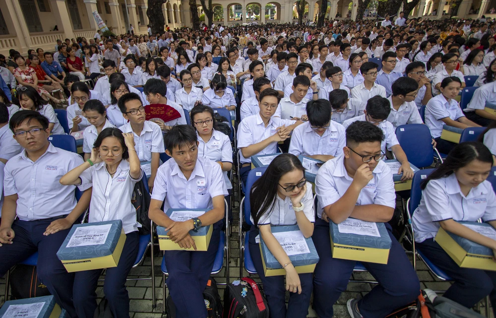 chia_tay_cuoi_cap_thpt_chuyên_LHP