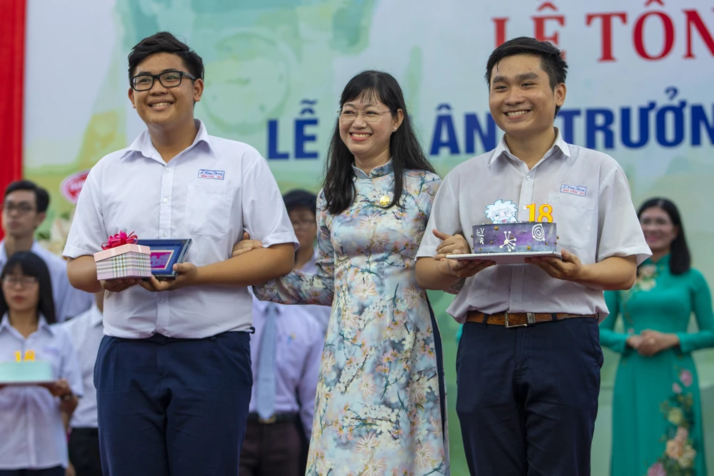 chia_tay_cuoi_cap_thpt_chuyên_LHP