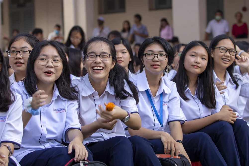 chia_tay_cuoi_cap_thpt_chuyên_LHP