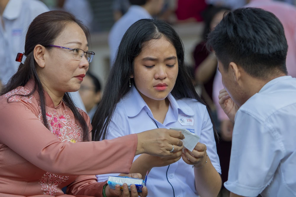 chia_tay_cuoi_cap_thpt_chuyên_LHP