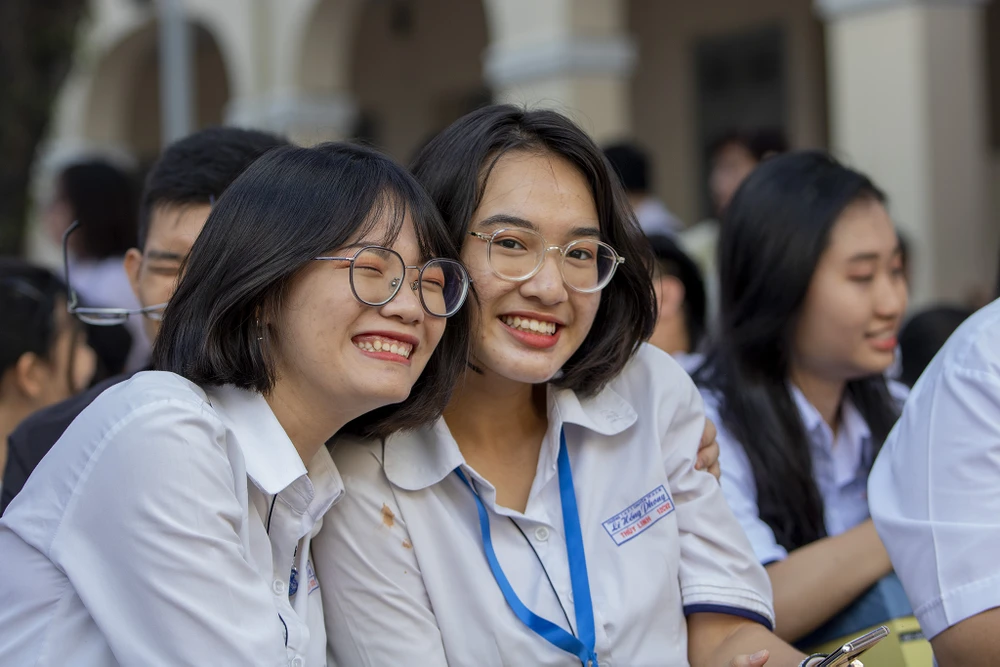 chia_tay_cuoi_cap_thpt_chuyên_LHP