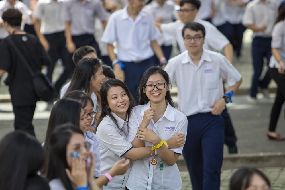 chia_tay_cuoi_cap_thpt_chuyên_LHP