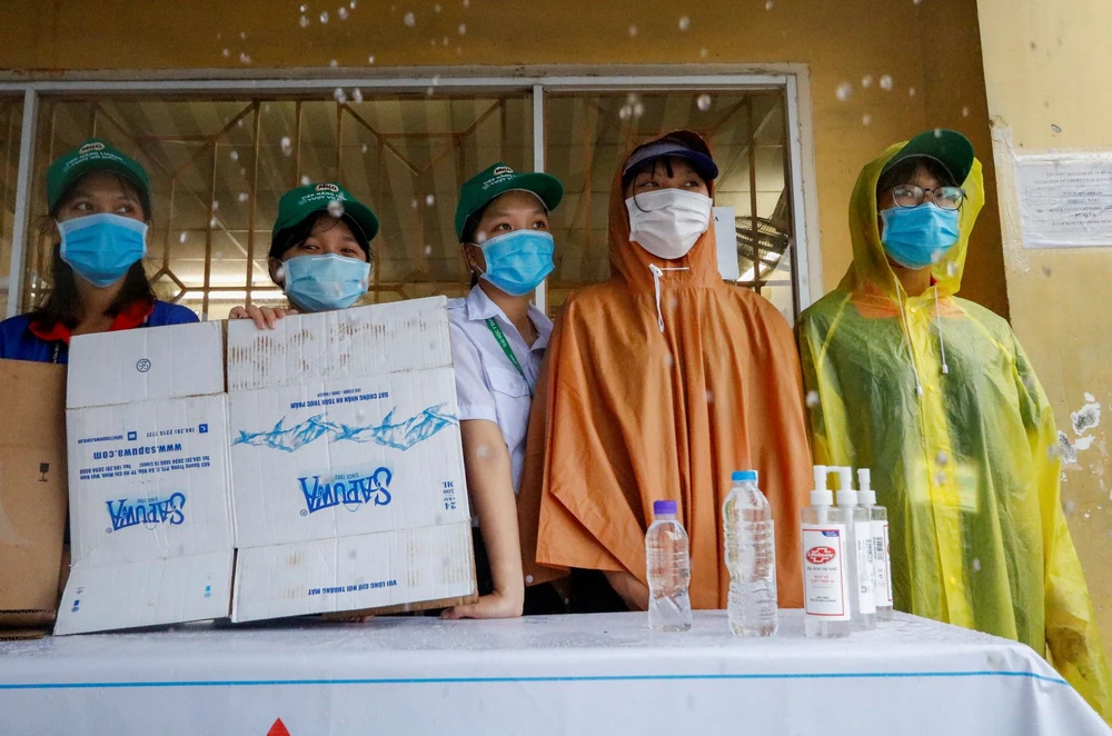 dam-mua-doi-con-thi-tot-nghiep