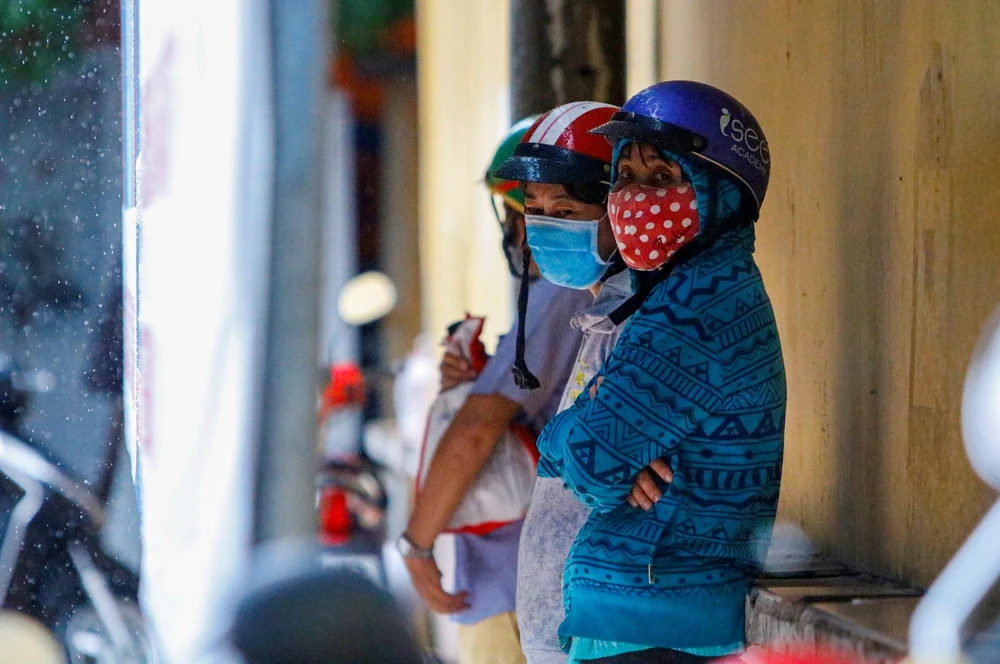 dam-mua-doi-con-thi-tot-nghiep