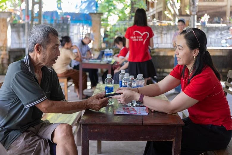 Viettel Telecom bố trí 50.000 điểm xác thực thuê bao hỗ trợ khách hàng thực hiện quy định của Thông tư 08