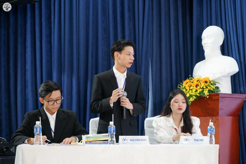 Phiên tòa giả định