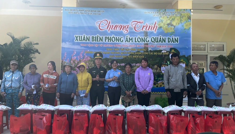 Xuân biên phòng ấm lòng quân dân