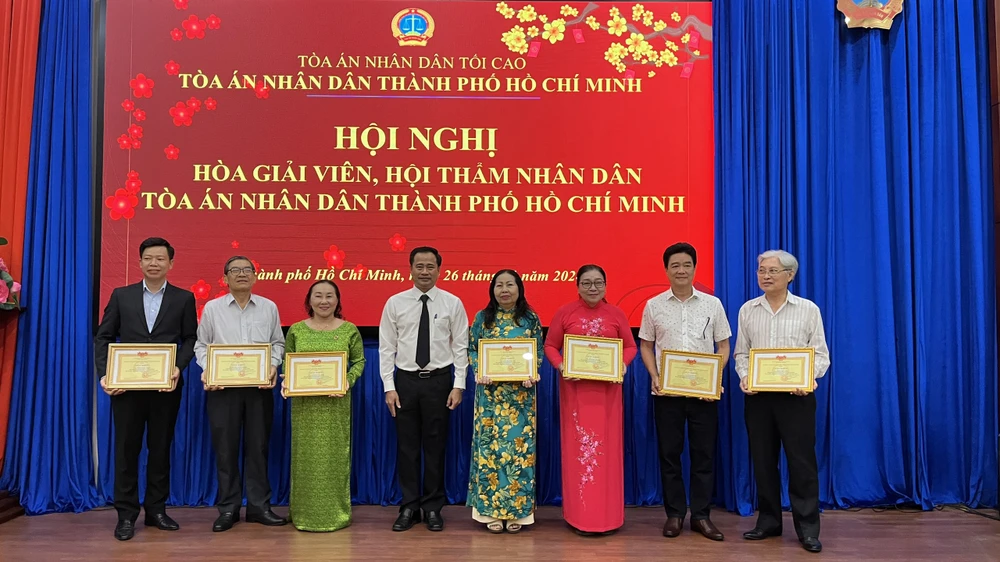 hòa giải viên mới