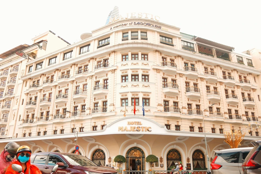 Khách sạn Majectis tọa lạc tại số 1 đường Đồng Khởi, phường Bến Nghé, quận 1, TP.HCM.